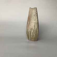 Load image into Gallery viewer, Bizen Sue Nunome Triangle Hanaire
