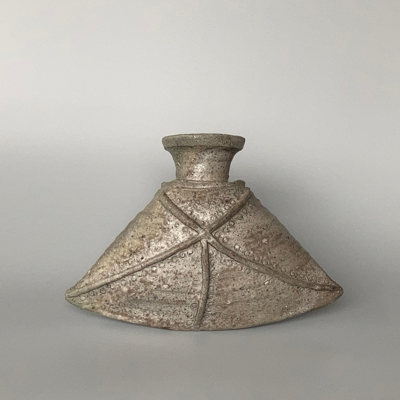 備前須恵 皮袋掛け花入れ – GALLERY 深化 online store