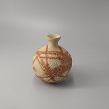 Load image into Gallery viewer, Bizen scarlet inlaid lion hair crest sake bottle
