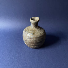 Load image into Gallery viewer, Bizen Sue Tokkuri
