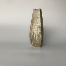 Load image into Gallery viewer, Bizen Sue Nunome Triangle Hanaire
