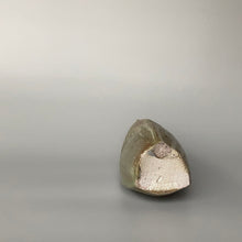 Load image into Gallery viewer, Bizen Sue Nunome Triangle Hanaire
